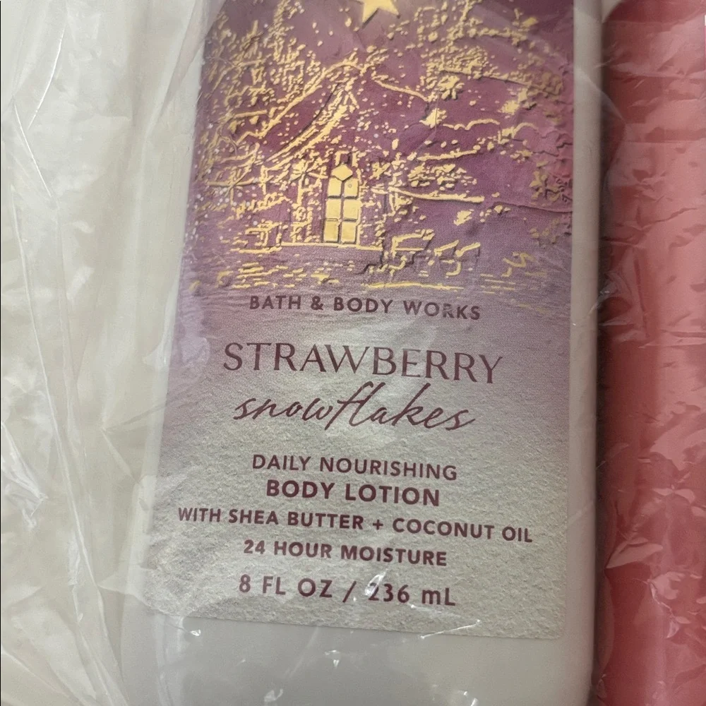 Bath & Body Works 8oz. Strawberry Snowflakes Daily Lotion‎ & Winter Candy Apple